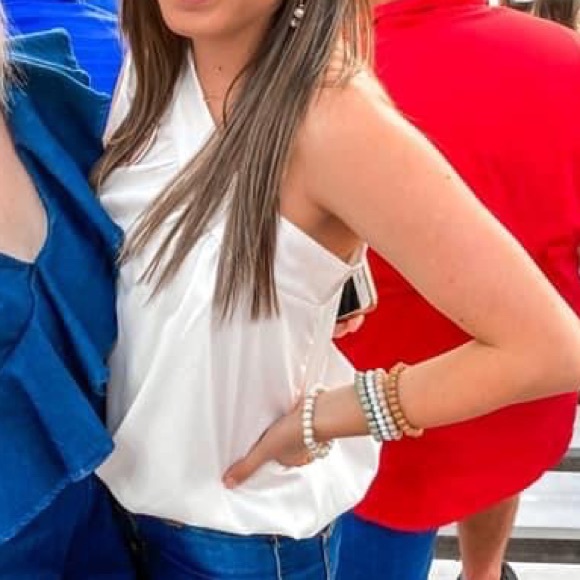 Off the shoulder flowy white top (size: M) - Picture 3 of 4